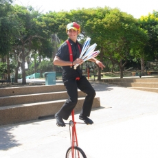 dani martin unicycle2