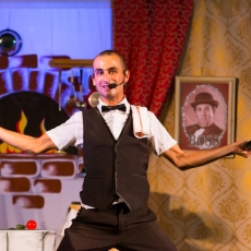 waiter 1