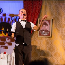 waiter 2